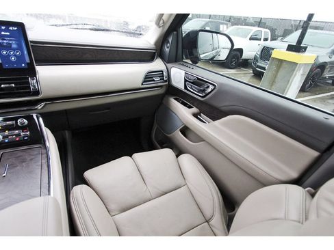 Used 2022 Lincoln Navigator Reserve AWD/4WD image 10