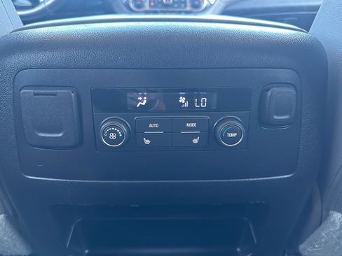 Used 2020 Chevrolet Suburban LT w/ Luxury Package AWD/4WD image 33