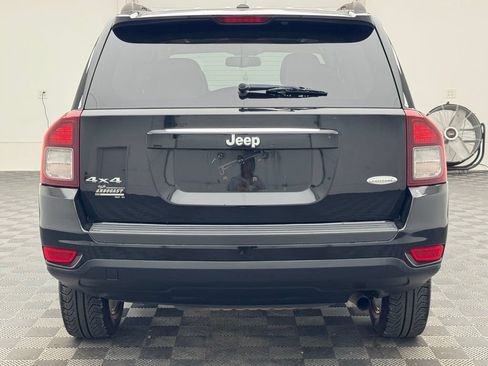 Used 2014 Jeep Compass Latitude w/ Sun/Sound Group AWD/4WD image 9