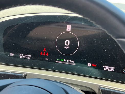 Certified 2024 Porsche Cayenne Coupe AWD/4WD image 24