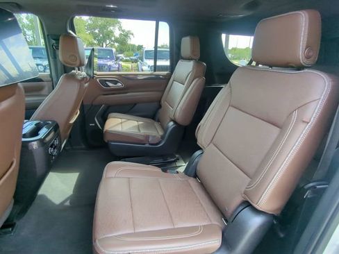 Used 2021 Chevrolet Suburban High Country w/ Premium Package AWD/4WD image 16