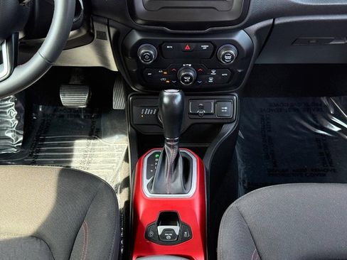 Used 2020 Jeep Renegade Trailhawk AWD/4WD image 10