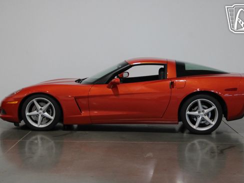 Used 2011 Chevrolet Corvette Coupe w/ 1LT image 28