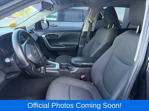 Used 2021 Toyota RAV4 LE FWD image 3
