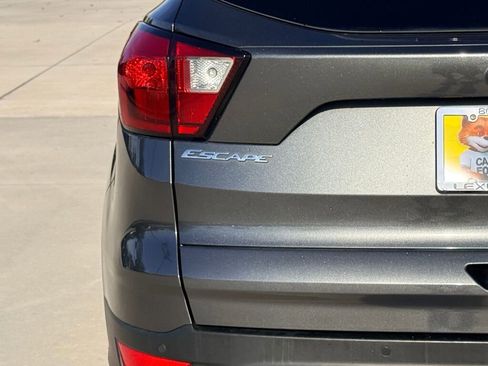 Used 2019 Ford Escape SEL image 11