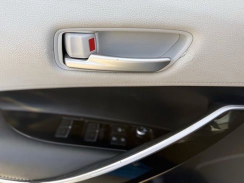 Used 2019 Toyota Corolla XSE image 16