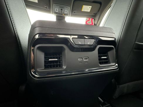 Used 2025 GMC Sierra 2500 AT4 image 21