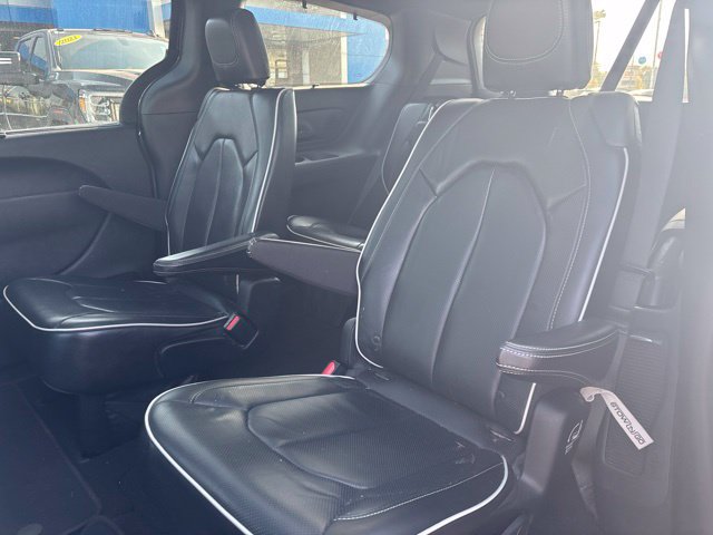 Used 2018 Chrysler Pacifica Limited w/ Advanced Safetytec Group FWD image 9