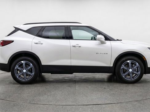 Used 2025 Chevrolet Blazer LT FWD image 11