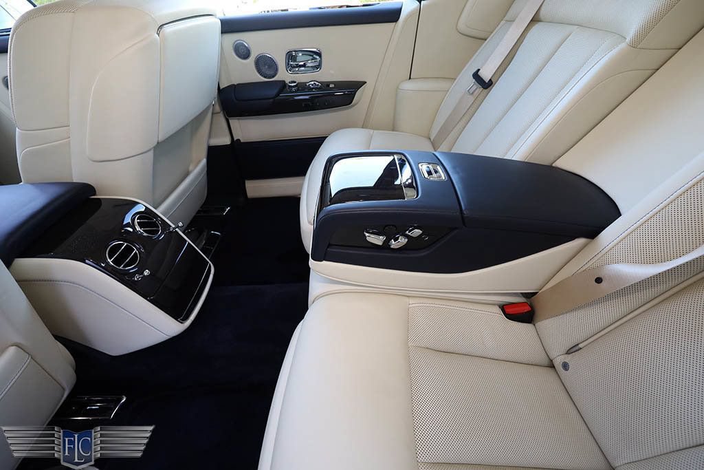 Used 2018 Rolls-Royce Phantom Sedan RWD image 20