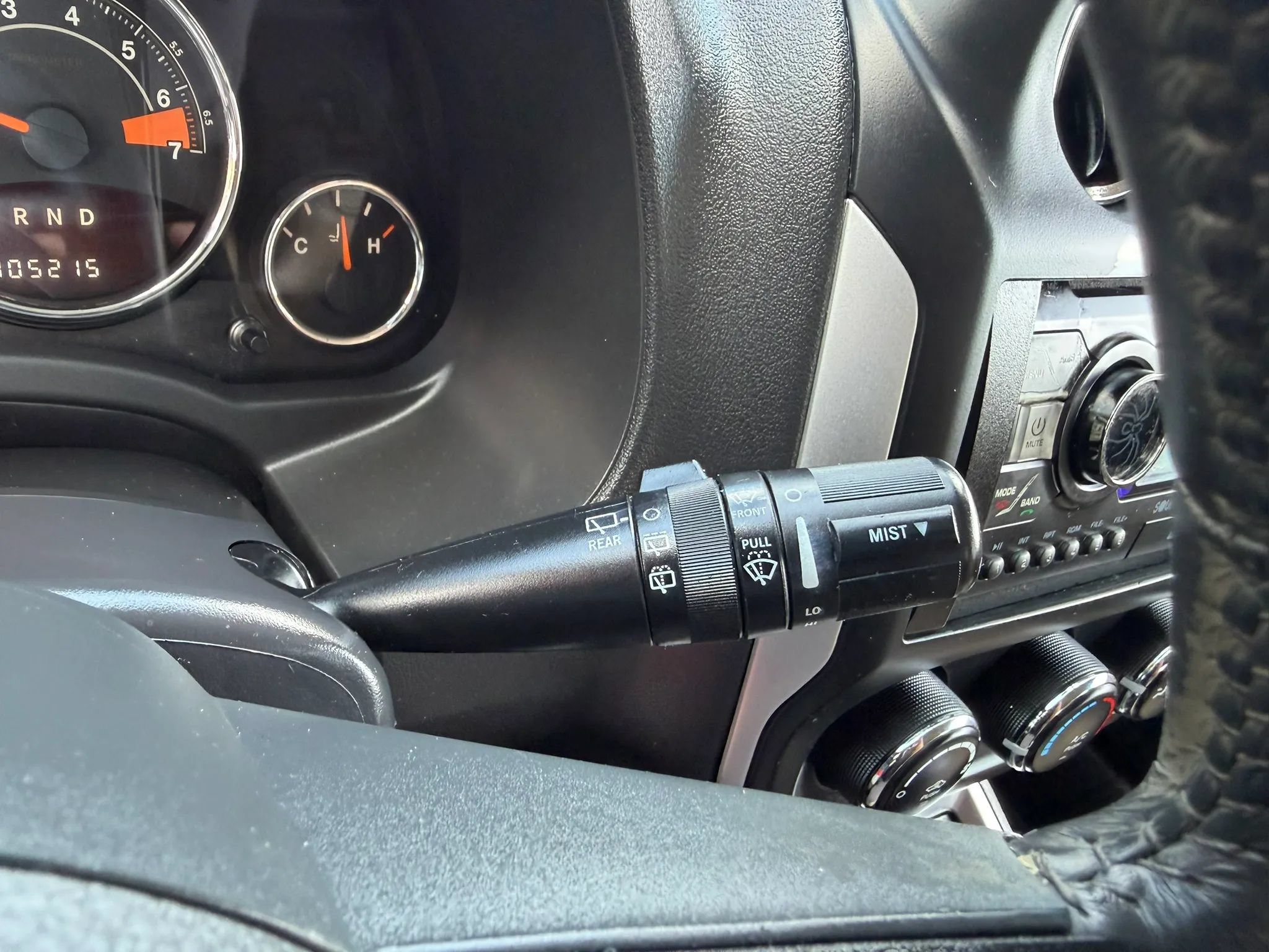 Used 2014 Jeep Compass Latitude FWD image 16