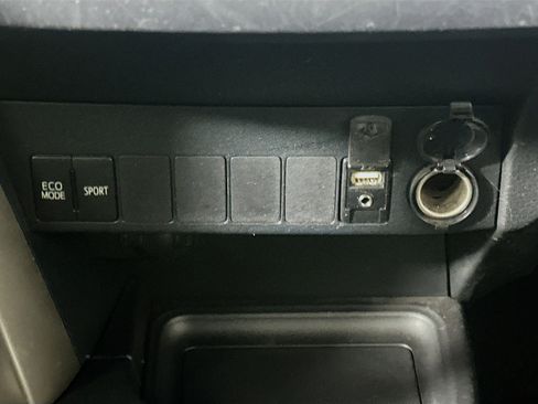 Used 2015 Toyota RAV4 LE image 24