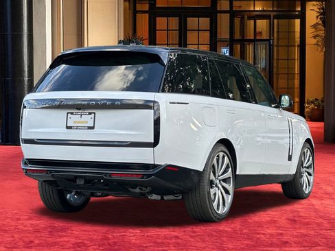 New 2025 Land Rover Range Rover Long Wheelbase SE image 10