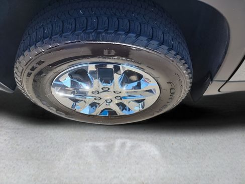 Used 2019 Chevrolet Traverse LT FWD image 21