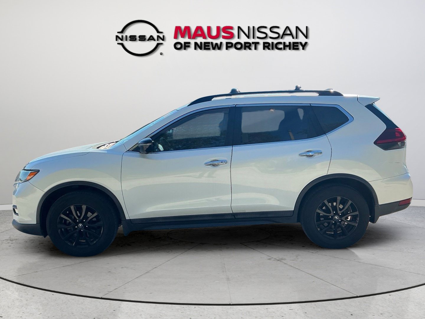 Used 2018 Nissan Rogue SV w/ Premium Package FWD image 5