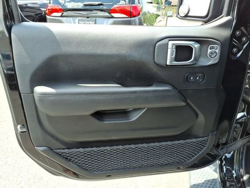 Used 2021 Jeep Wrangler Unlimited Sahara AWD/4WD image 18