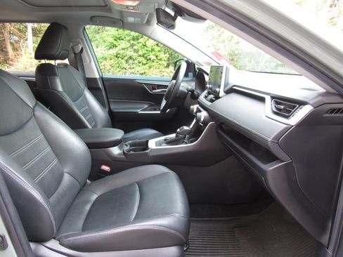 Used 2021 Toyota RAV4 XLE Premium AWD/4WD image 19