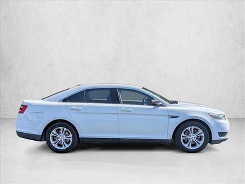 Used 2017 Ford Taurus SE FWD image 5