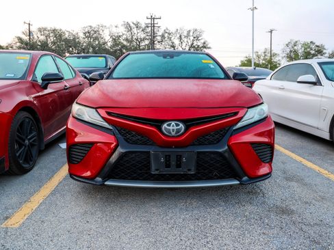Used 2019 Toyota Camry XSE image 4