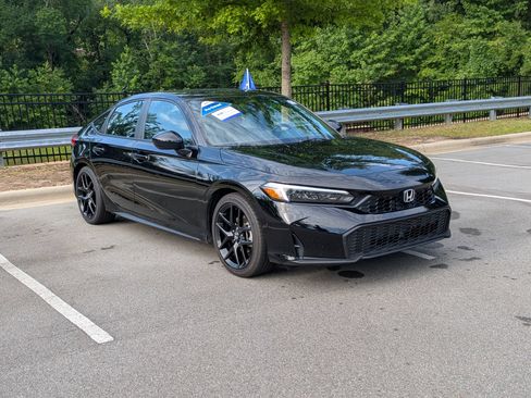 Used 2025 Honda Civic Sport image 2