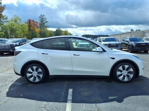 Used 2021 Tesla Model Y Long Range image 3