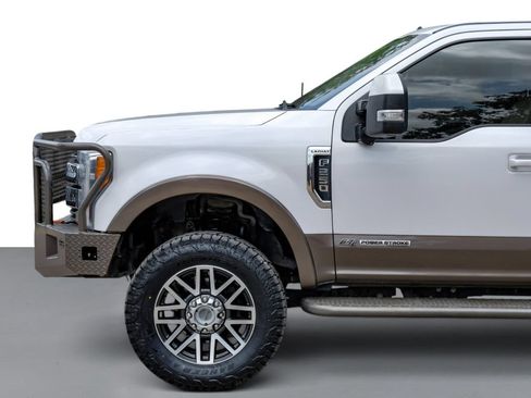 Used 2019 Ford F250 Lariat w/ Lariat Ultimate Package AWD/4WD image 10