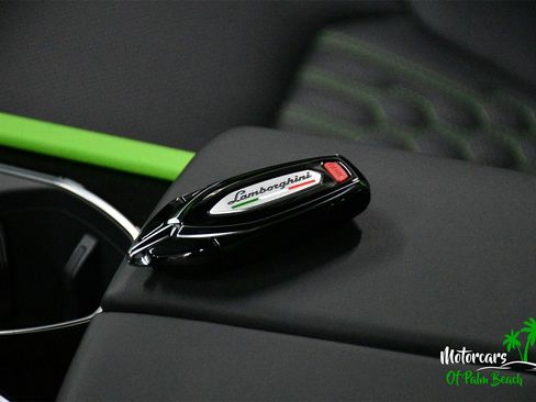 Used 2025 Lamborghini Urus SE image 41