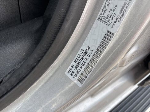 Used 2020 RAM 1500 Laramie AWD/4WD image 20