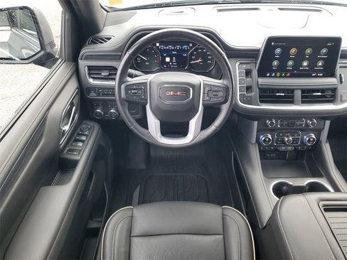 Used 2021 GMC Yukon XL SLT w/ SLT Premium Package image 28