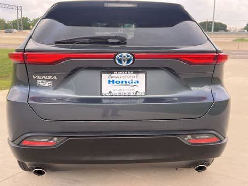 Used 2024 Toyota Venza LE AWD/4WD image 6