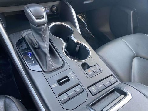 Used 2022 Toyota Highlander XLE image 29