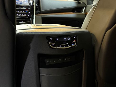 Used 2020 Cadillac Escalade ESV Premium Luxury AWD/4WD image 41