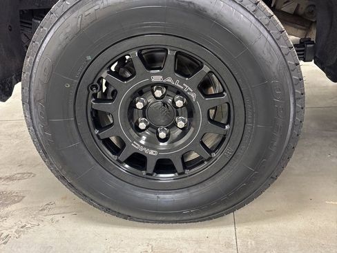 Used 2024 GMC Sierra 1500 AT4X w/ AT4X AEV Edition image 41