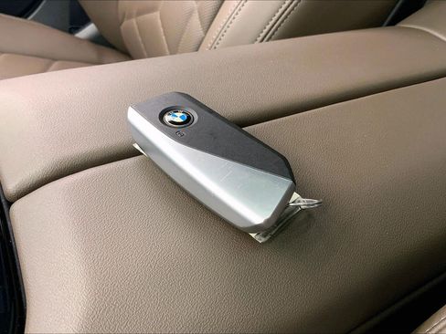 Used 2024 BMW 530i xDrive w/ Convenience Package image 9