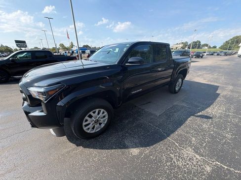 Used 2025 Toyota Tacoma SR5 w/ SR5 Upgrade Package AWD/4WD image 9