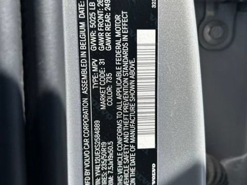Certified 2025 Volvo XC40 B5 Plus AWD/4WD image 32