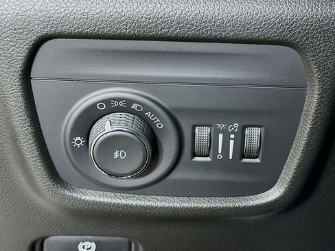 Used 2022 Jeep Grand Cherokee Summit w/ Luxury Tech Group V image 17