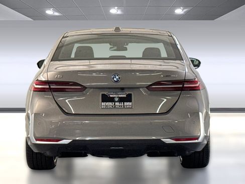 Used 2026 BMW i5 eDrive40 w/ Premium Package image 9