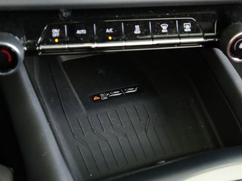 Used 2025 Chevrolet Equinox EV RS image 22