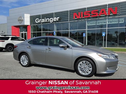Used 2015 Lexus ES 350 w/ Luxury Package FWD image 1