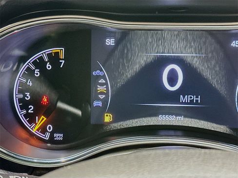 Used 2022 Jeep Grand Cherokee Laredo E image 11