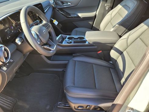 New 2026 Chevrolet Equinox LT w/ Convenience Package II image 16