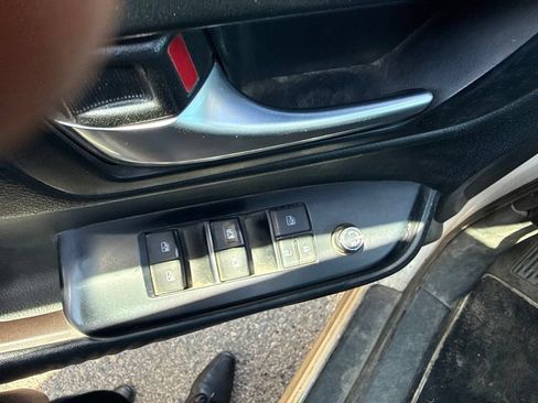 Used 2014 Toyota Highlander XLE FWD image 14