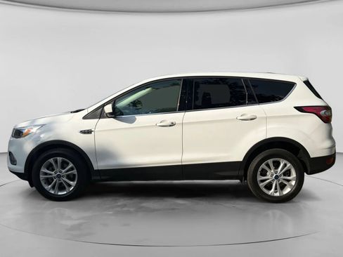 Used 2017 Ford Escape SE FWD image 2