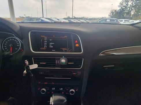 Used 2017 Audi Q5 2.0T Premium Plus w/ Technology Package image 12