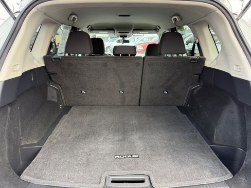 Used 2023 Nissan Rogue S image 10