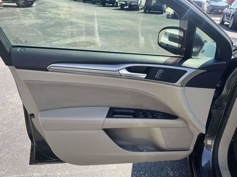 Used 2019 Ford Fusion SE FWD image 17