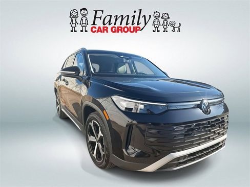 New 2026 Volkswagen Tiguan SE image 2