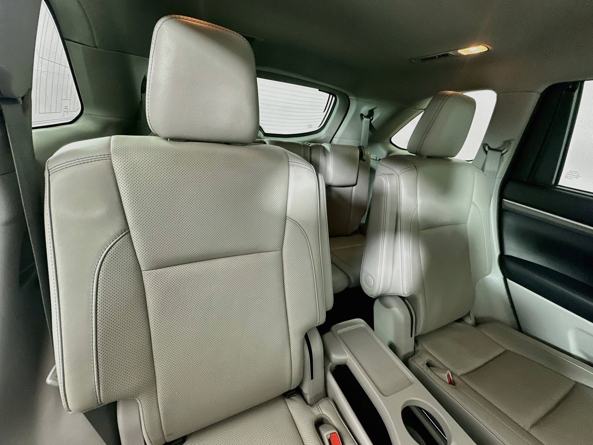 Used 2019 Toyota Highlander Limited w/ Carpet Mat Package (TMS) AWD/4WD image 30