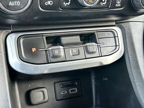 Used 2022 GMC Acadia SLT w/ Elevation Edition AWD/4WD image 16